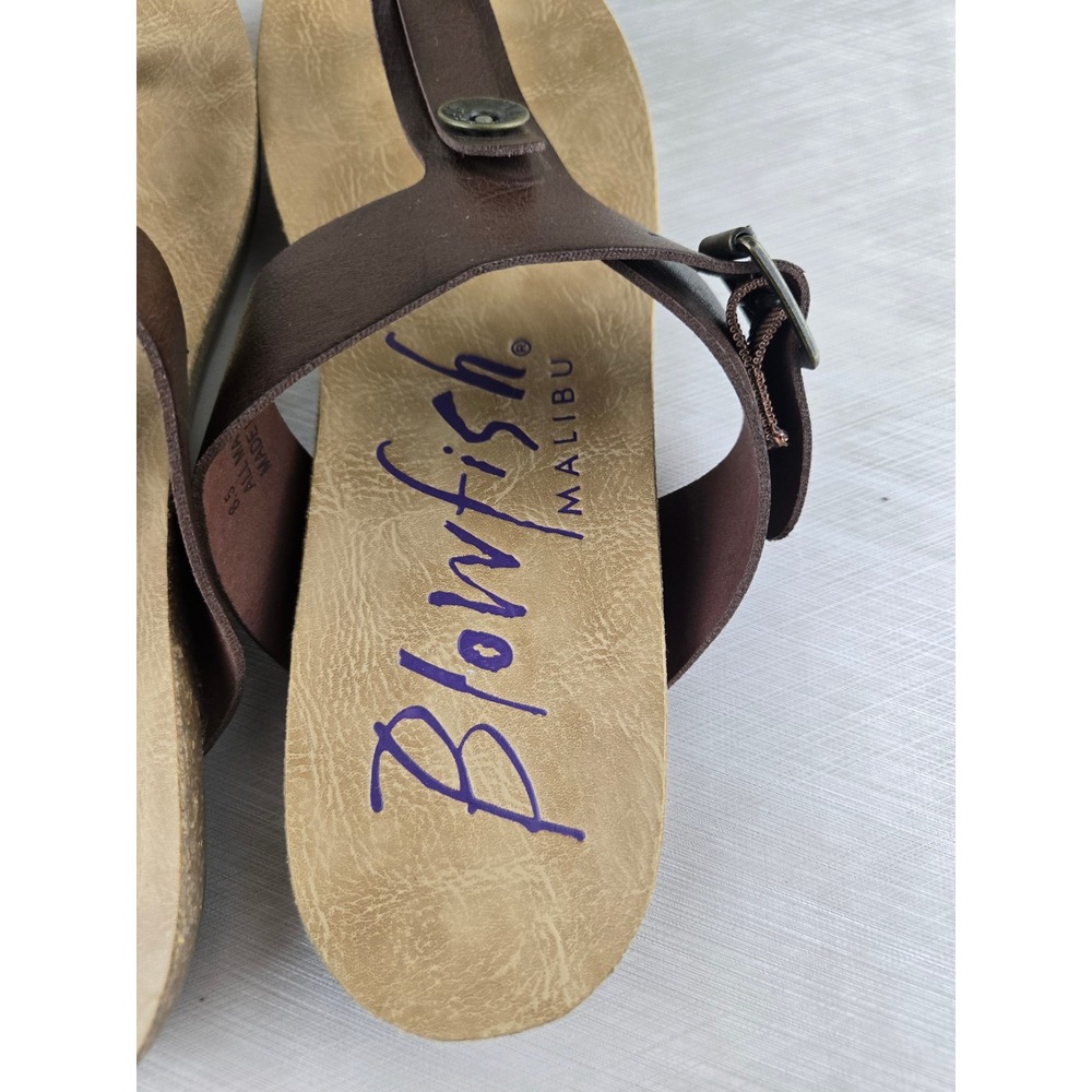 Blowfish Malibu Women Brown T-Strap Thong Sandals Buckle Flat Size 8.5 B122-8.5 - Picture 4 of 7